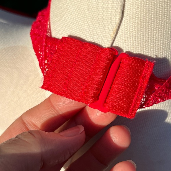 NWOT Victoria’s Secret Red Lingerie Set 32D top Medium Panty - Picture 9 of 11
